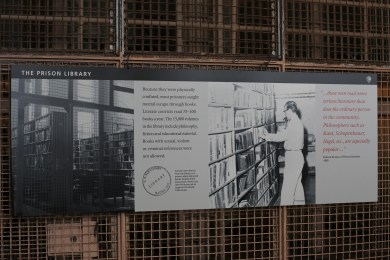 prison_library_at_alcatraz_federal_penitentiary_(tk)